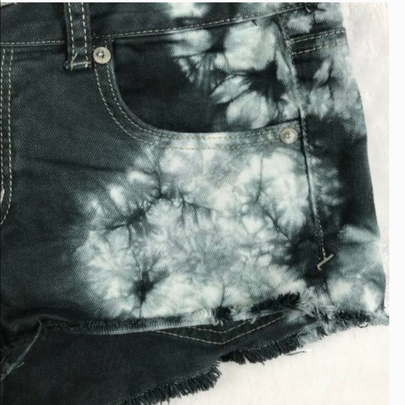American Eagle Black White Tie Dye Denim Shorts - Picture 2 of 5